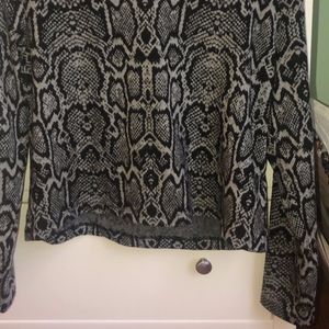 H&M Sweaters - Cropped snakeskin print soft sweater H&M Sweaters - Cropped snakeskin print soft sweater